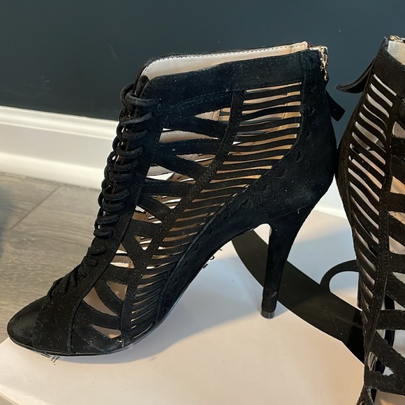 Nine West 3”suede lace up heels. Zipper back - Picture 3 of 11